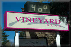 signvineyard.jpg (19934 bytes)